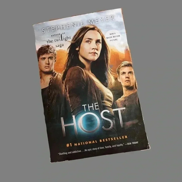 The Host Paperback edition - Picture 1 of 5